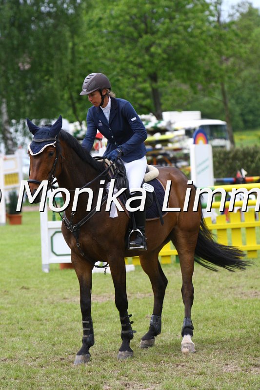 005M6573_Lando_L Springen.JPG